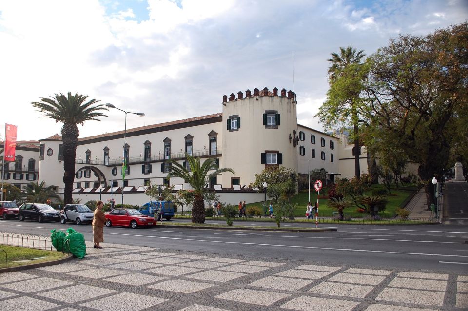Funchal: Private Guided Walking Tour - Ending at Catarina City Park: a softer landing after the walk