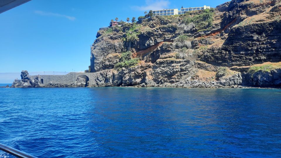 Madeira: Boat Trip with Lunch, Drinks, and Hotel Transfer - Languages and crew help: getting value from the guide