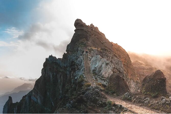 Madeira: Sunrise at Pico do Arieiro & Hike Larano trail - The Pico do Arieiro sunrise that sets the tone